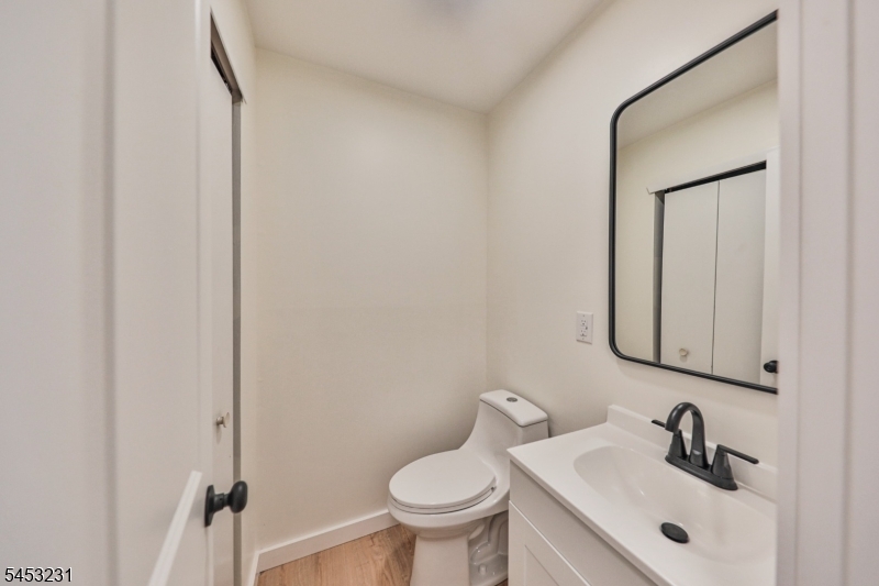 813 Spruce Hills Dr Property Photo 20