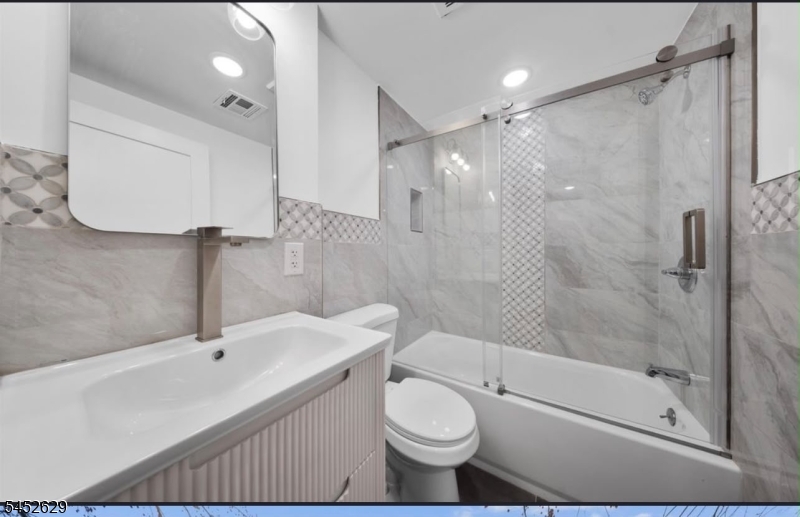 1111 53rd St B Property Photo 7