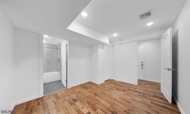 1111 53rd St B Property Photo 10