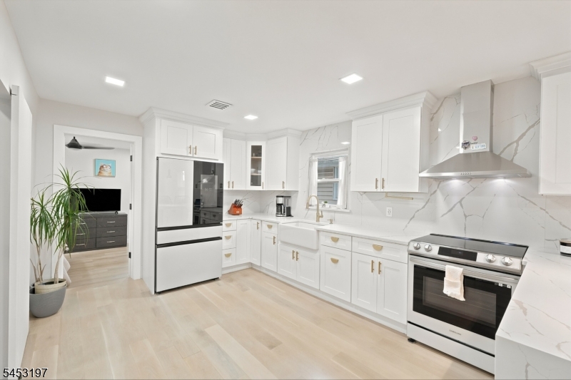 511 Roosevelt St Property Photo 3