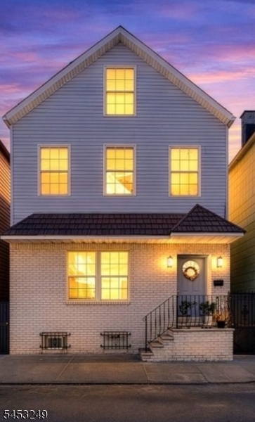 97 Houston St Property Photo 1
