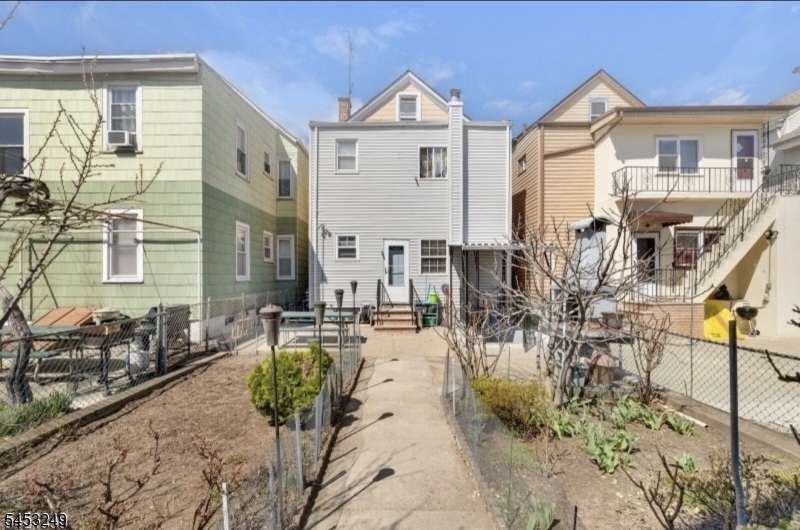97 Houston St Property Photo 2