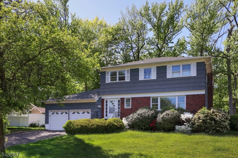 21 Saint Germain Dr Property Photo 1