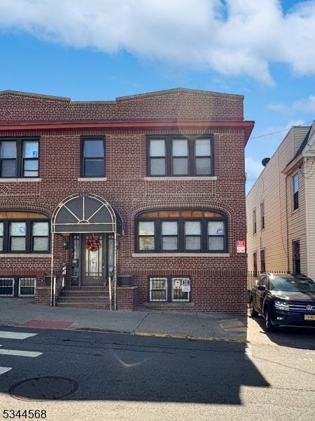 113 Van Winkle Ave B Property Photo 1