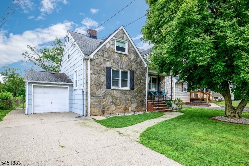110 Amherst Ave Property Photo 1