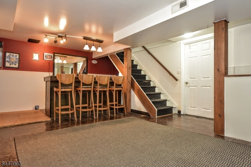 166 Kent St Property Photo 9