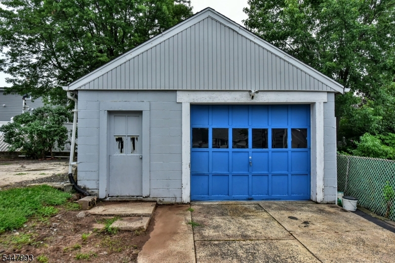166 Kent St Property Photo 11