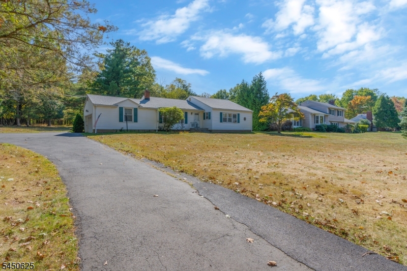 450 Van Holten Rd Property Photo 4