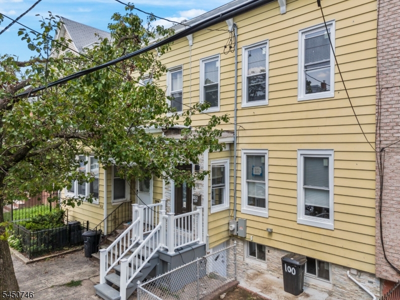 100 Atlantic St Property Photo 1