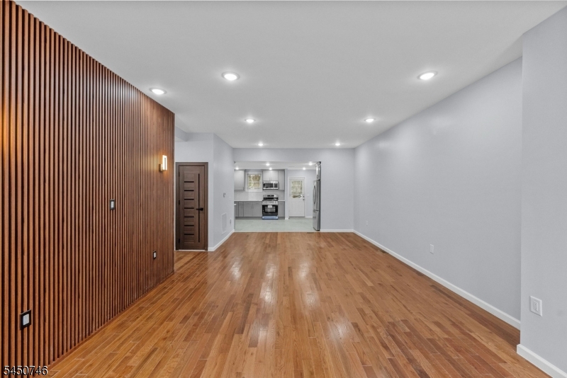 100 Atlantic St Property Photo 5