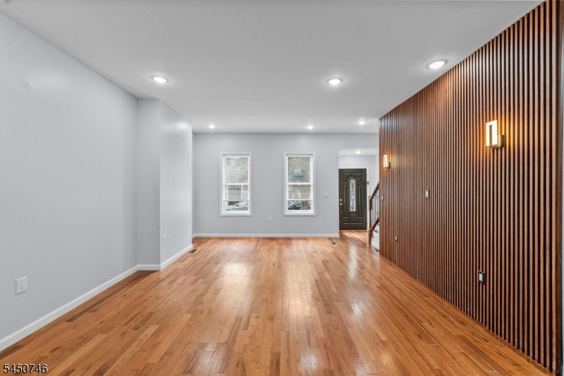 100 Atlantic St Property Photo 6