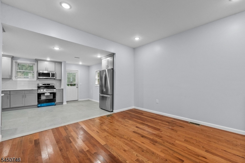 100 Atlantic St Property Photo 11