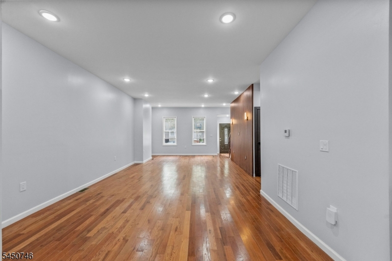 100 Atlantic St Property Photo 13