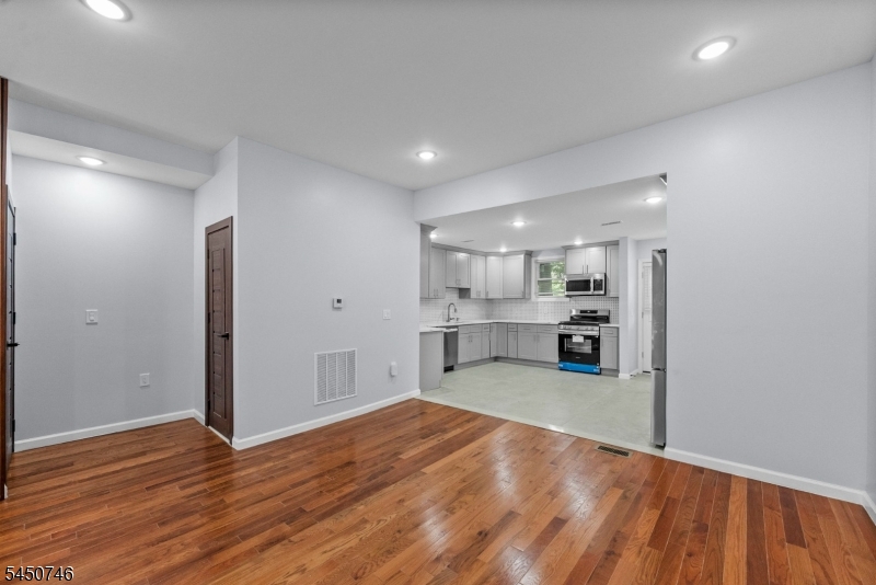 100 Atlantic St Property Photo 14