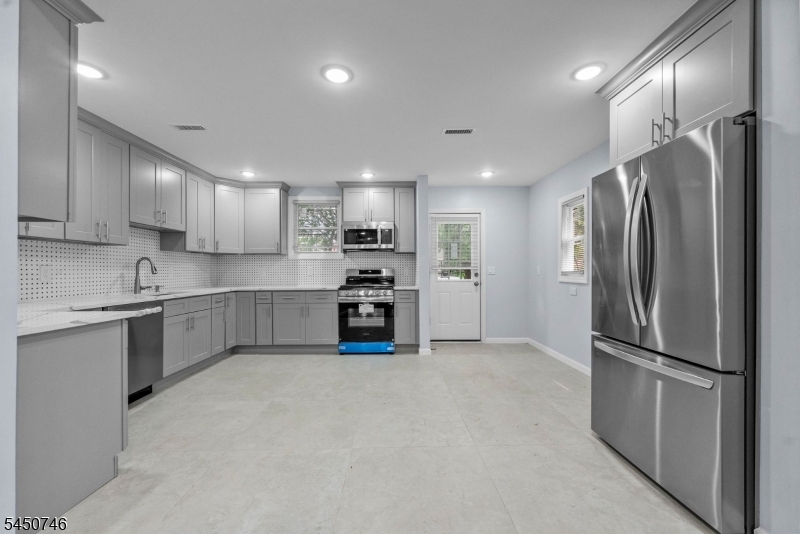 100 Atlantic St Property Photo 18