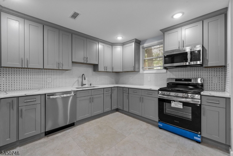 100 Atlantic St Property Photo 20