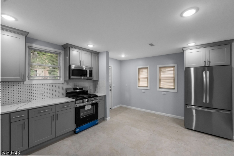 100 Atlantic St Property Photo 21