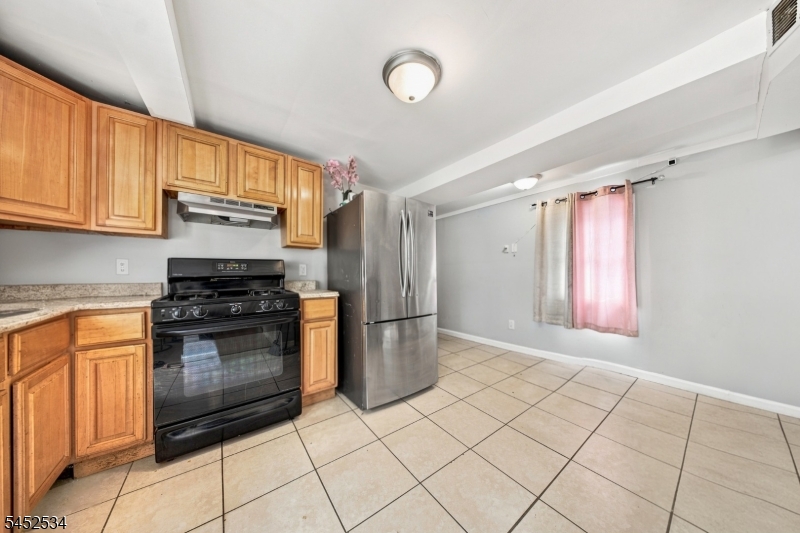 212 Port Ave Property Photo 4