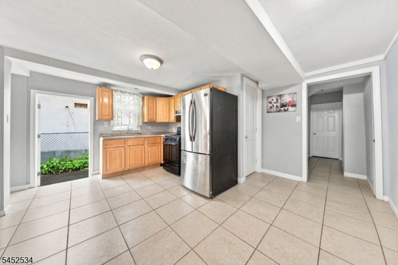 212 Port Ave Property Photo 5