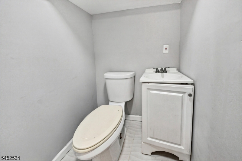 212 Port Ave Property Photo 10