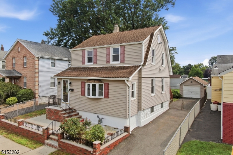 624 Britton St Property Photo 3