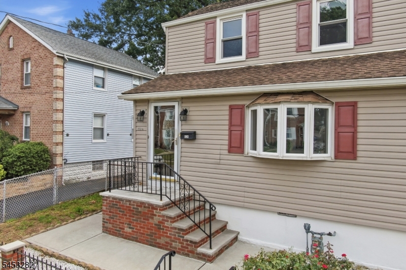 624 Britton St Property Photo 4