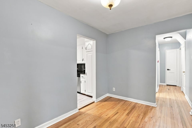 654 Howard St Property Photo 8