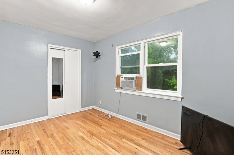 654 Howard St Property Photo 14