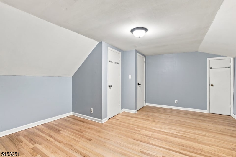 654 Howard St Property Photo 16