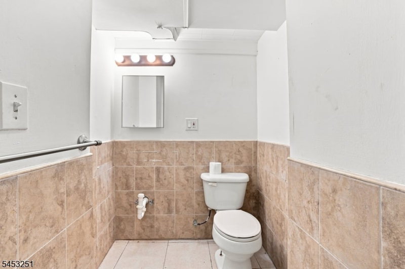 654 Howard St Property Photo 22