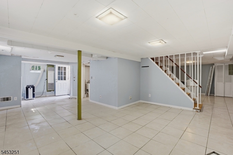654 Howard St Property Photo 27
