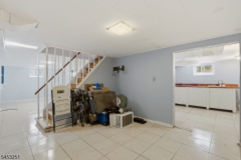 654 Howard St Property Photo 28