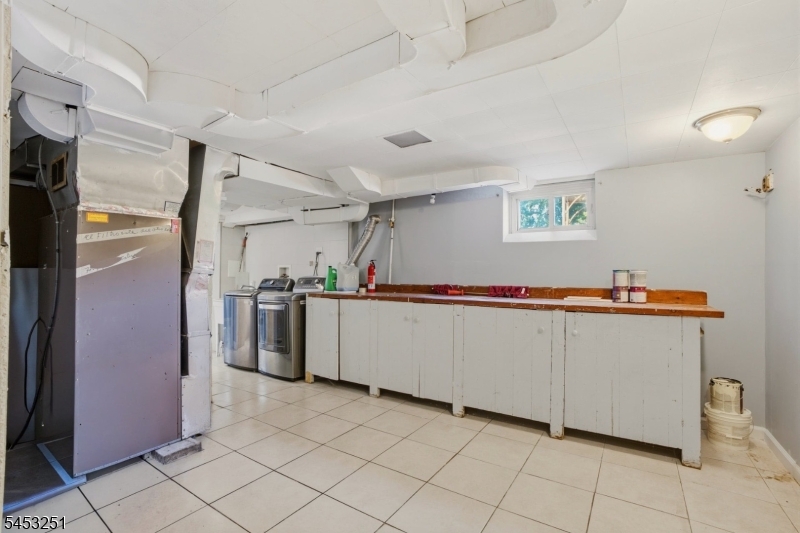654 Howard St Property Photo 29