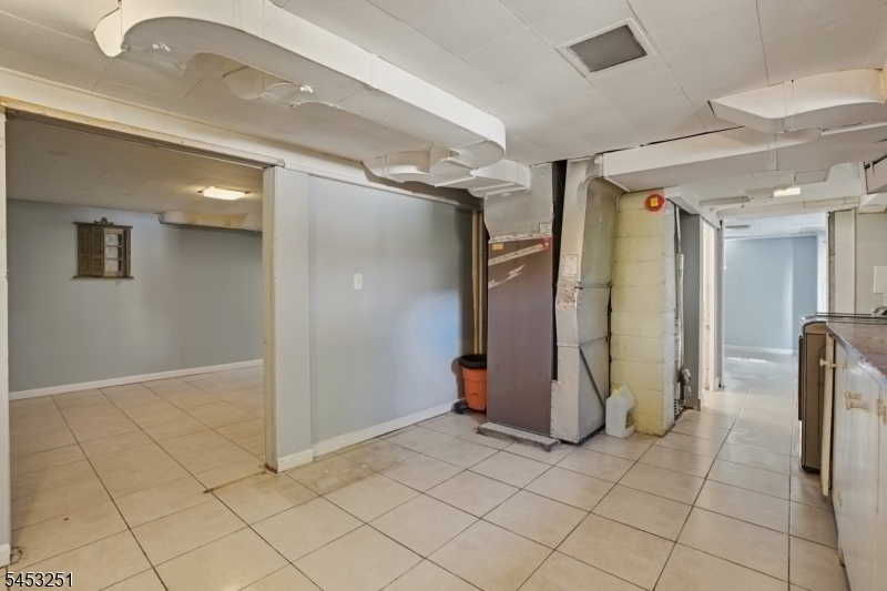 654 Howard St Property Photo 30