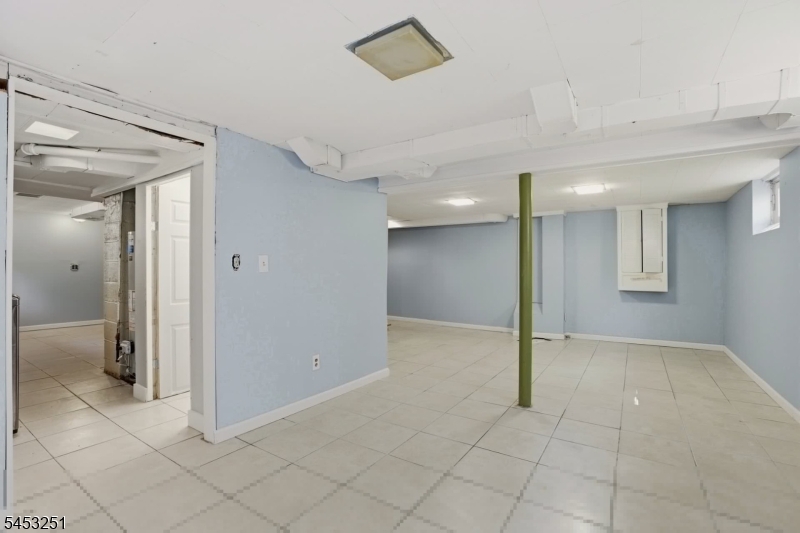 654 Howard St Property Photo 32