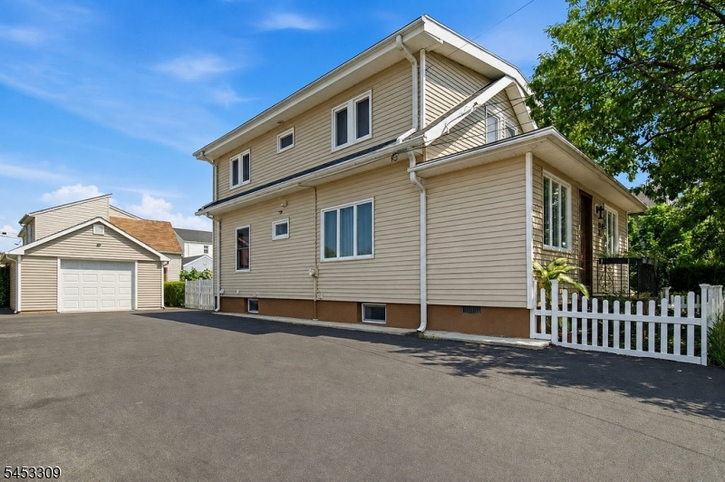 13 5th St Property Photo 2