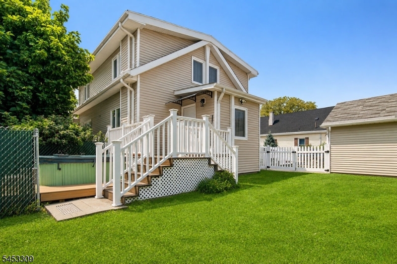 13 5th St Property Photo 3