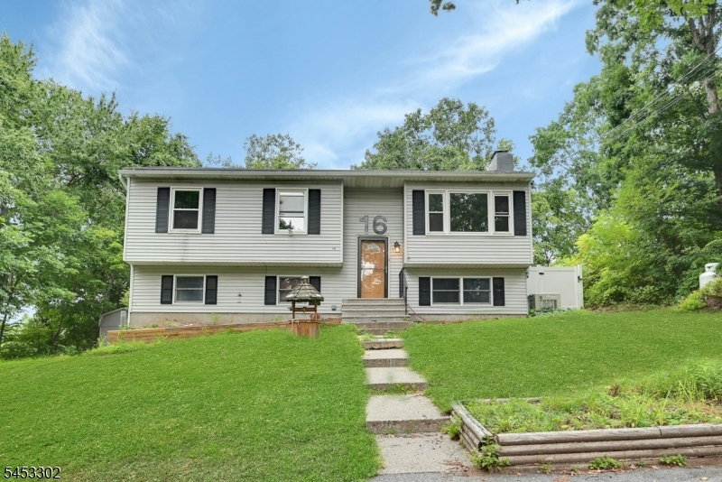 16 Essex Rd Property Photo 1