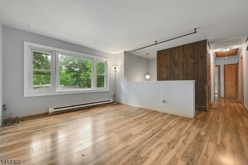 16 Essex Rd Property Photo 2