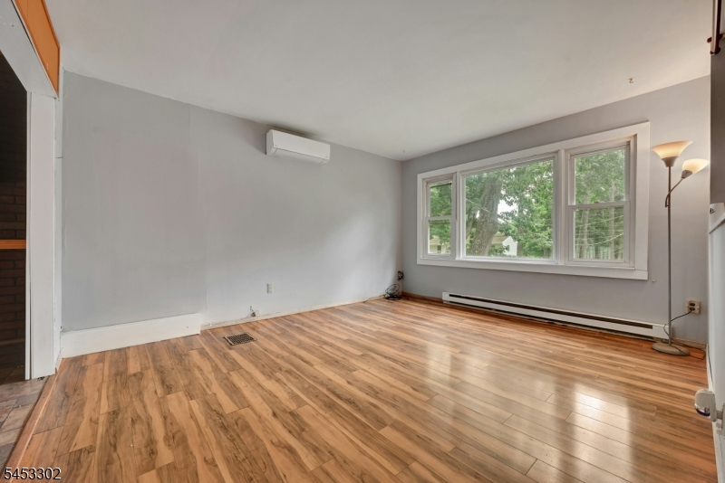 16 Essex Rd Property Photo 3