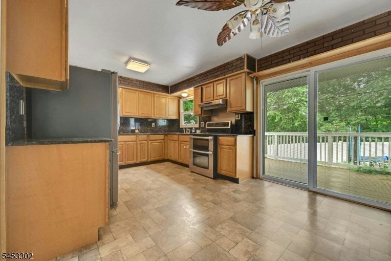16 Essex Rd Property Photo 5