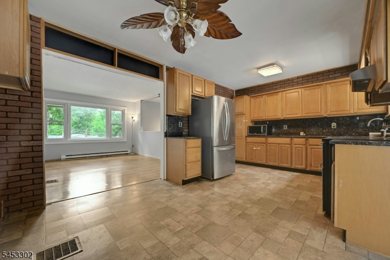 16 Essex Rd Property Photo 6