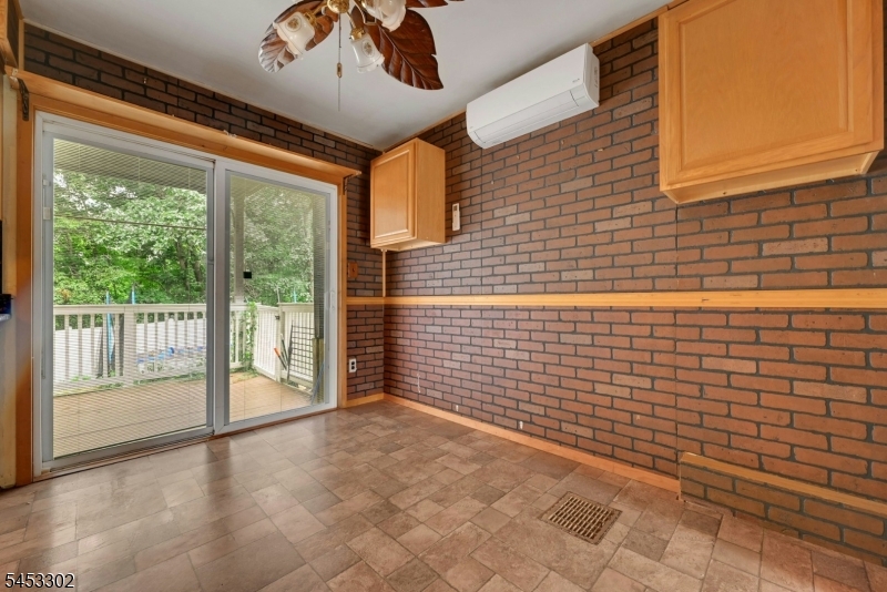 16 Essex Rd Property Photo 7