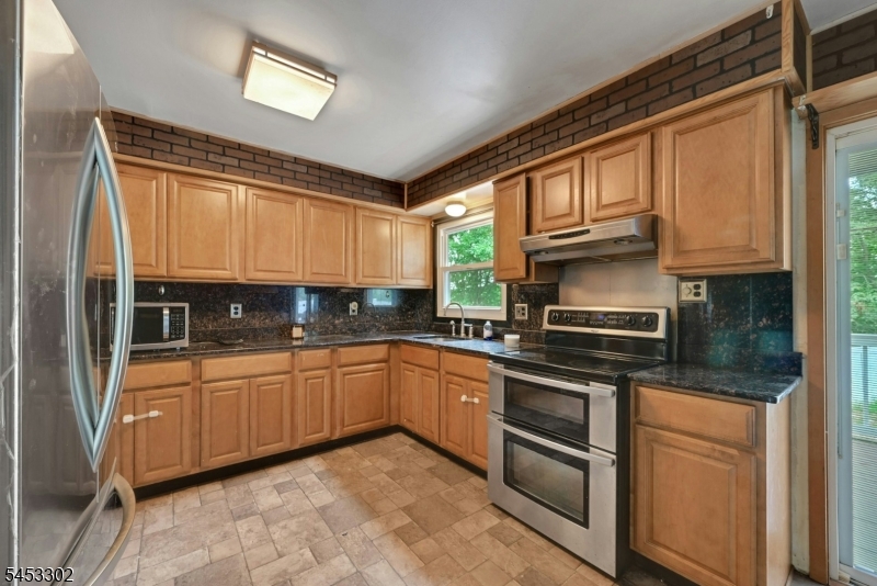 16 Essex Rd Property Photo 8