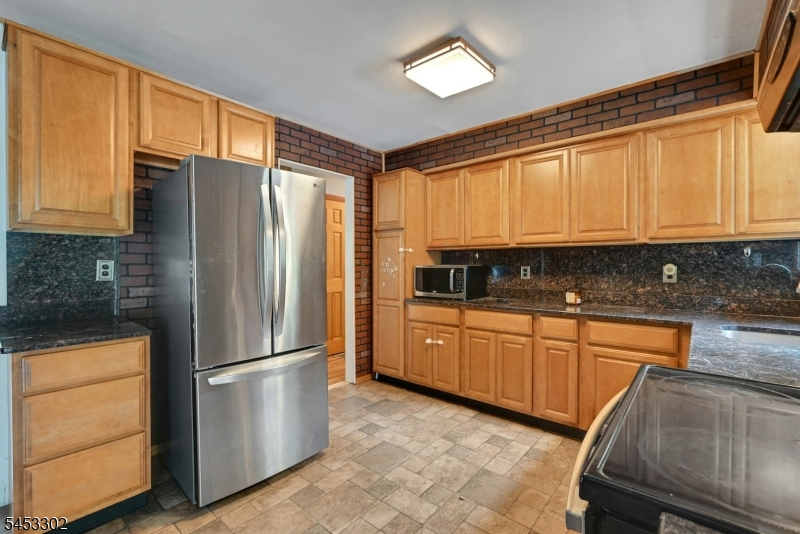 16 Essex Rd Property Photo 9