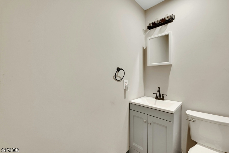 16 Essex Rd Property Photo 12