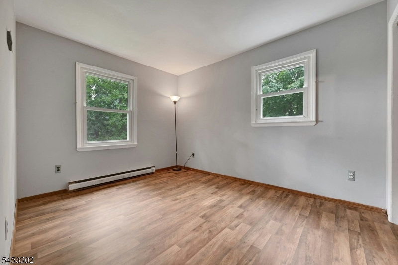 16 Essex Rd Property Photo 13