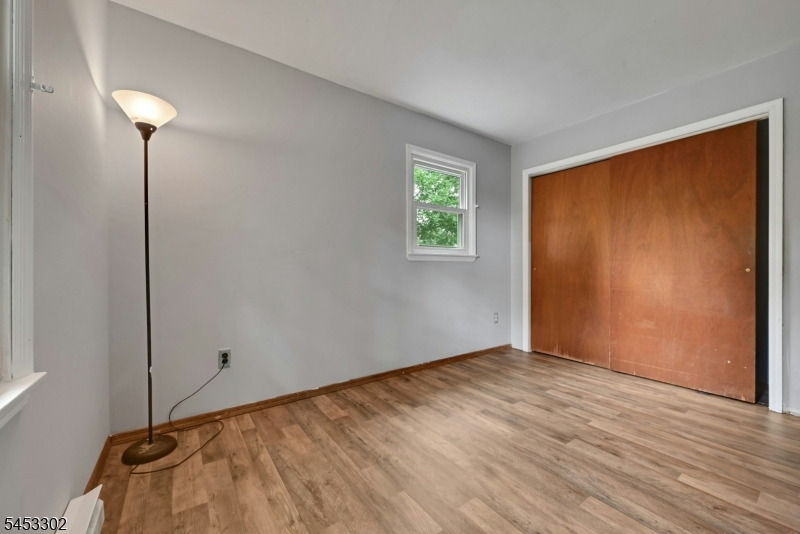 16 Essex Rd Property Photo 14