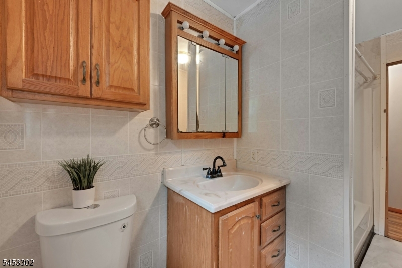 16 Essex Rd Property Photo 16