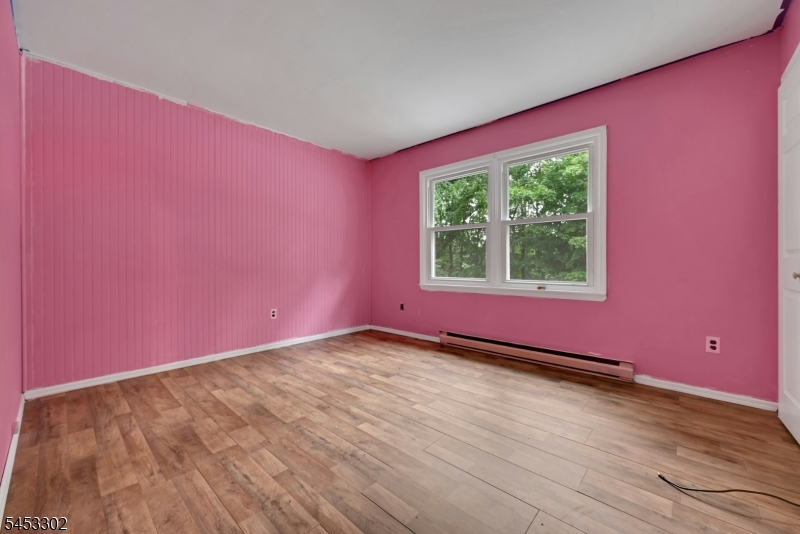 16 Essex Rd Property Photo 18